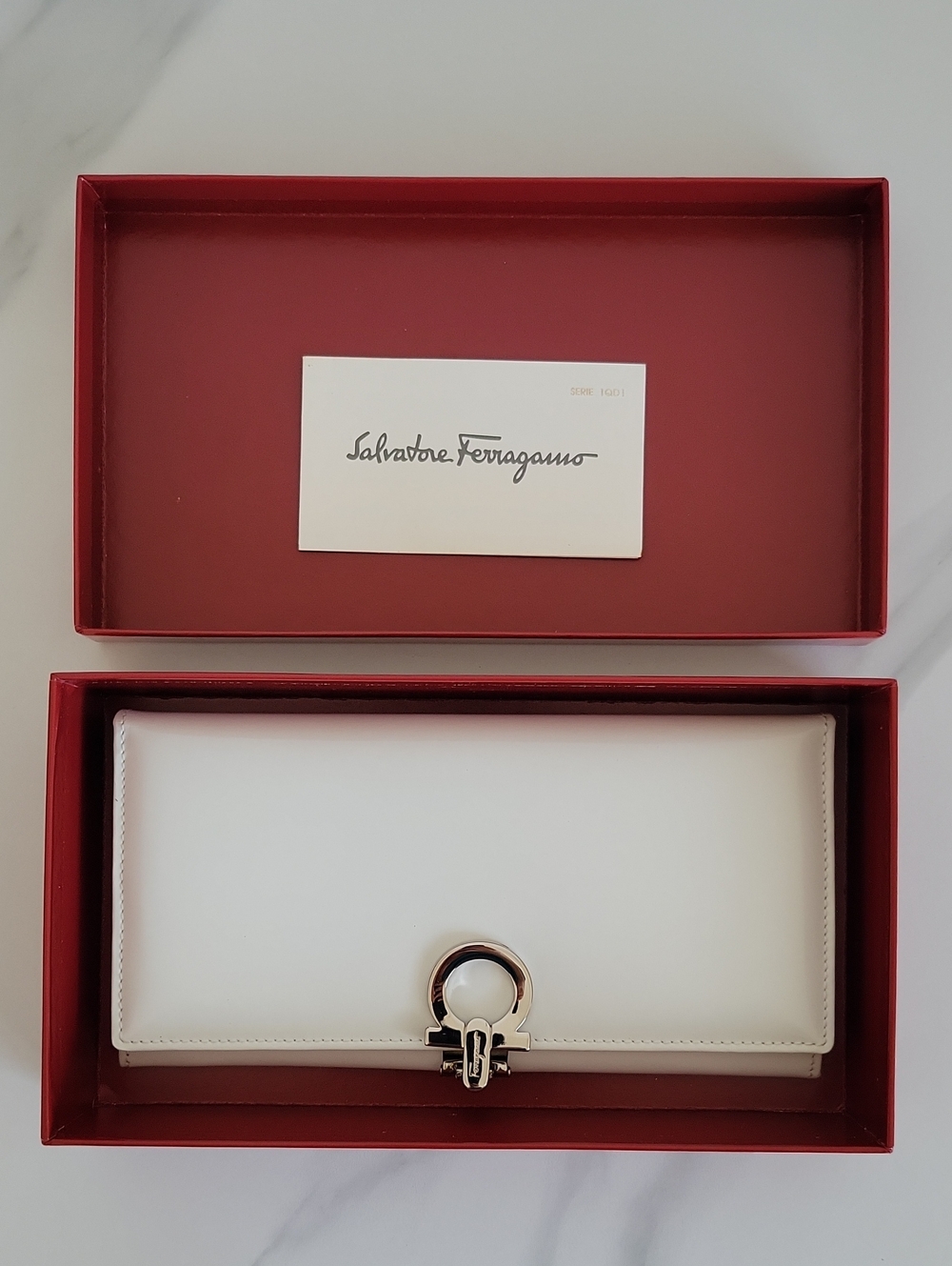 Salvatore Ferragamo White Smooth Leather Clasp Continental Wallet